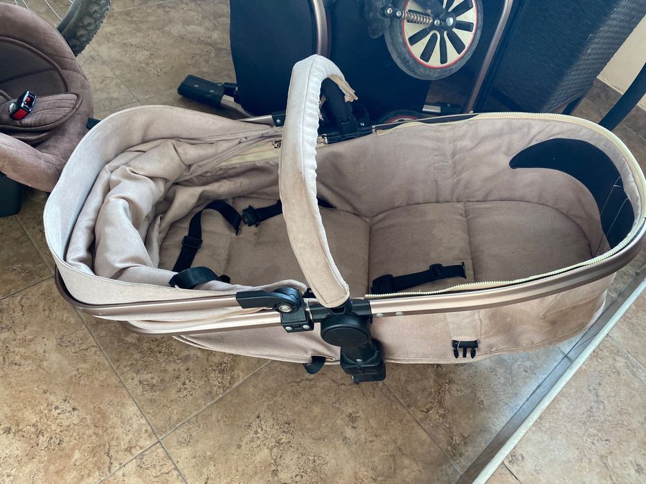 бебешка количка .