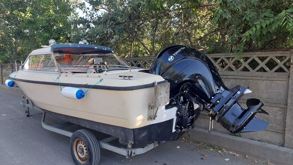 Ambarcațiune semicabinată cu motor Tohatsu 115 Cp nou, în garanție
