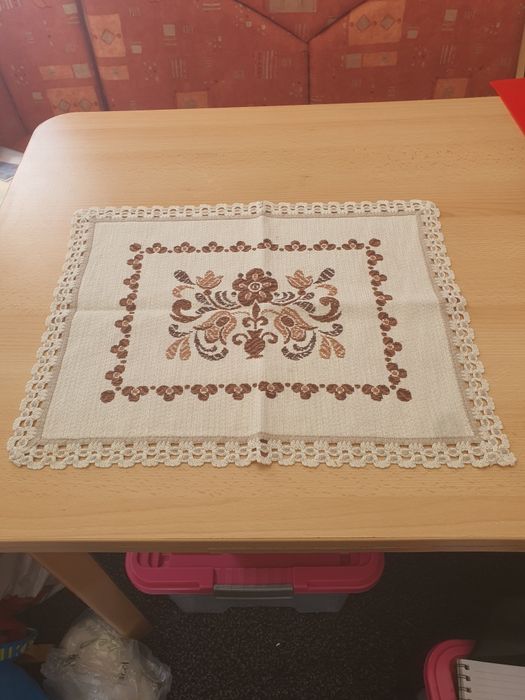 Napron de masa, mileuri din macrame, suport oale