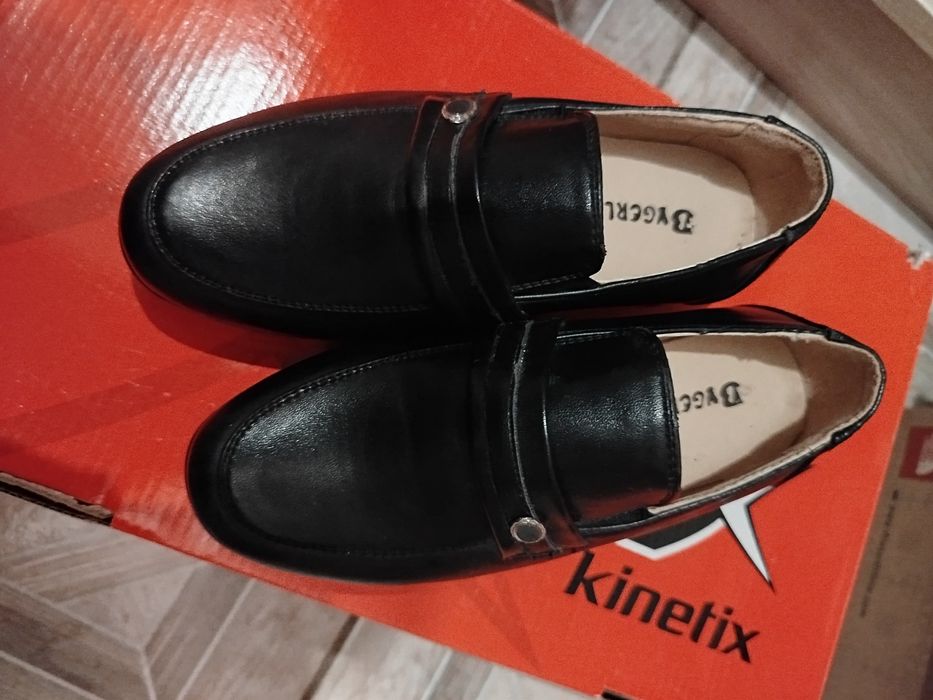 Продам детские осенние туфли