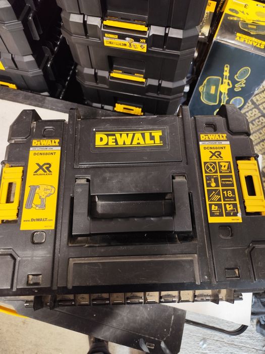 Акумулаторен пистолет за пирони игли Девалт DeWALT 18V комплект
