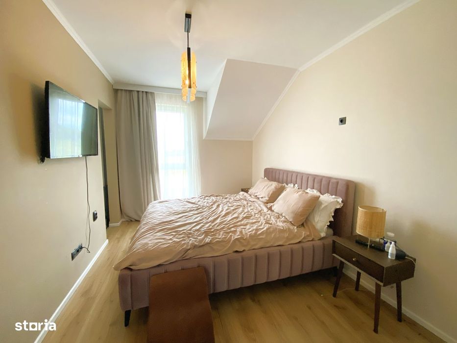 Duplex cu 4 camere 2 bai si curte libera 200 mp in Cisnadie
