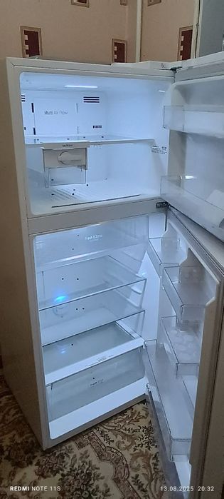 Muzlatgich sotiladi  LG. Xolati yangidek