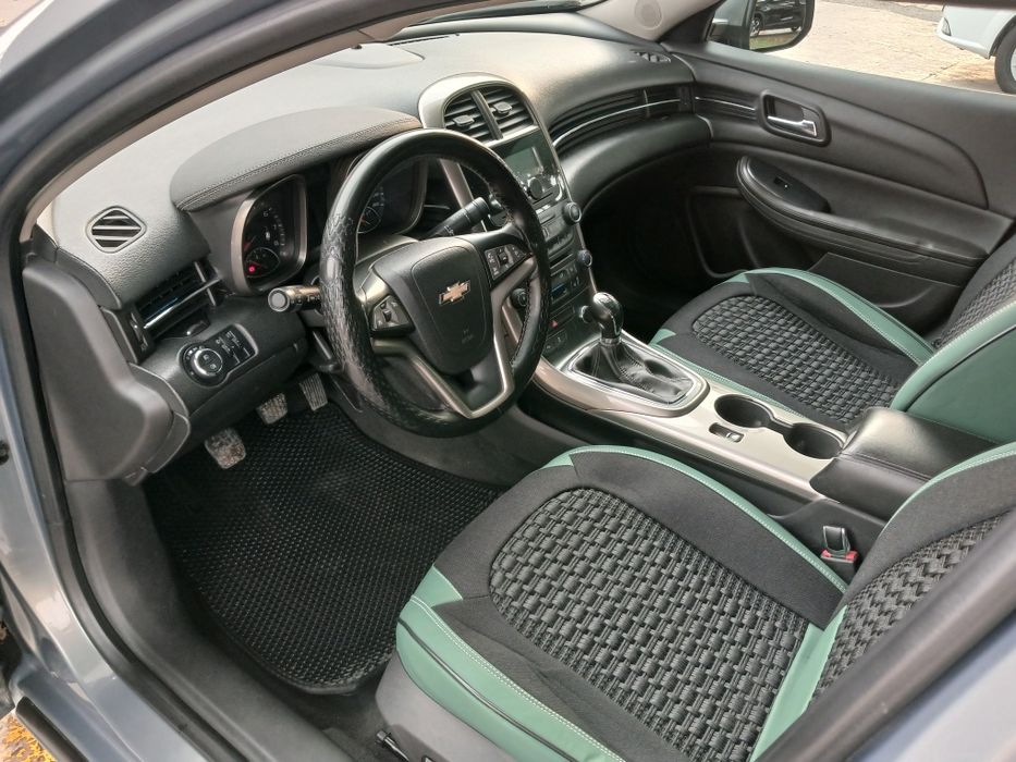 Chevrolet Malibu 2 pozitsiya.