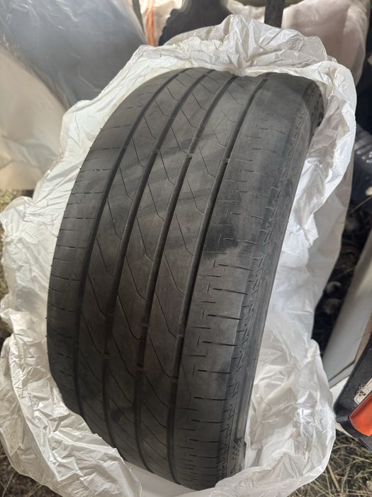 Продам б/у летние шины 2 шт
