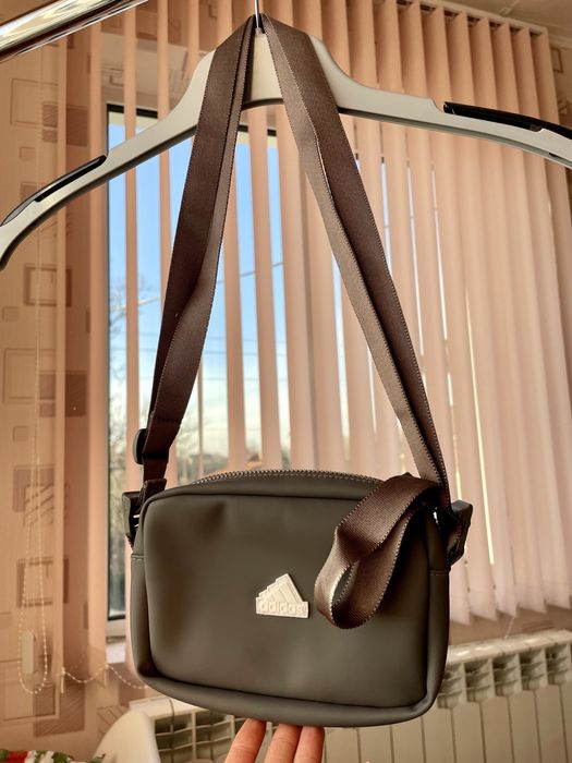 Нова чантичка Adidas