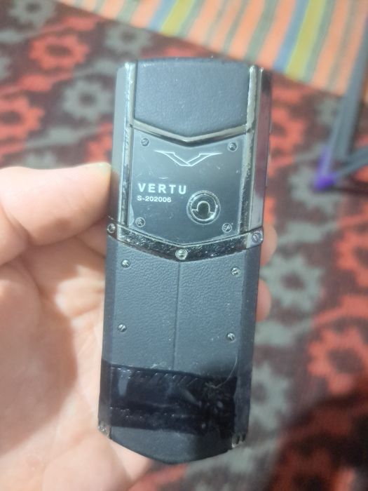 Retro Vertu slayd sotiladi