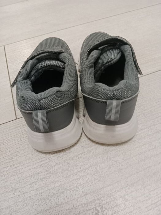 Продаем кросовки размер 27