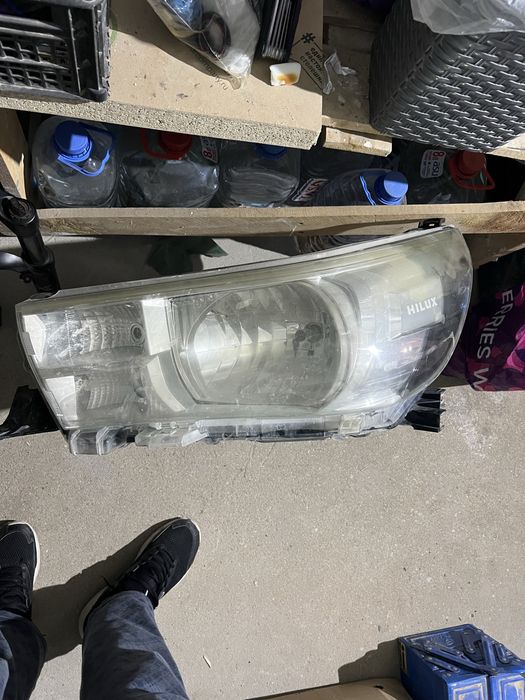 Продам фару от toyota hilux