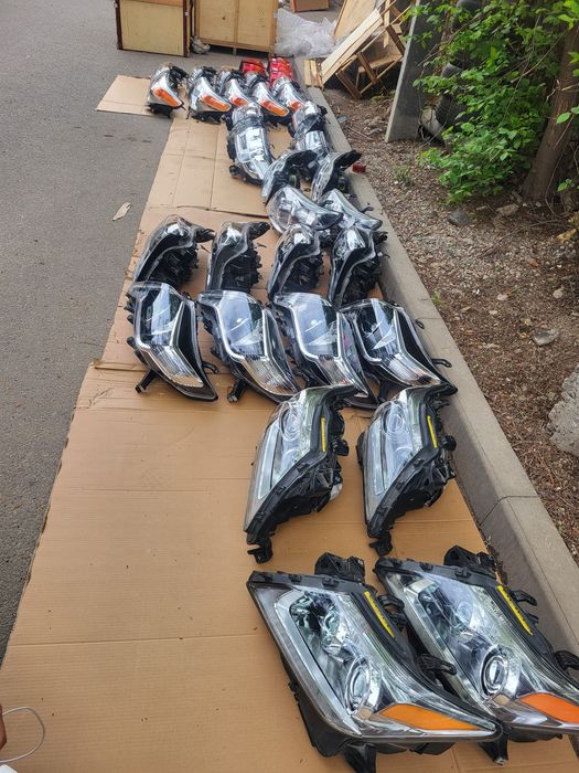 Фары б/у оригинал на Toyota Lexus