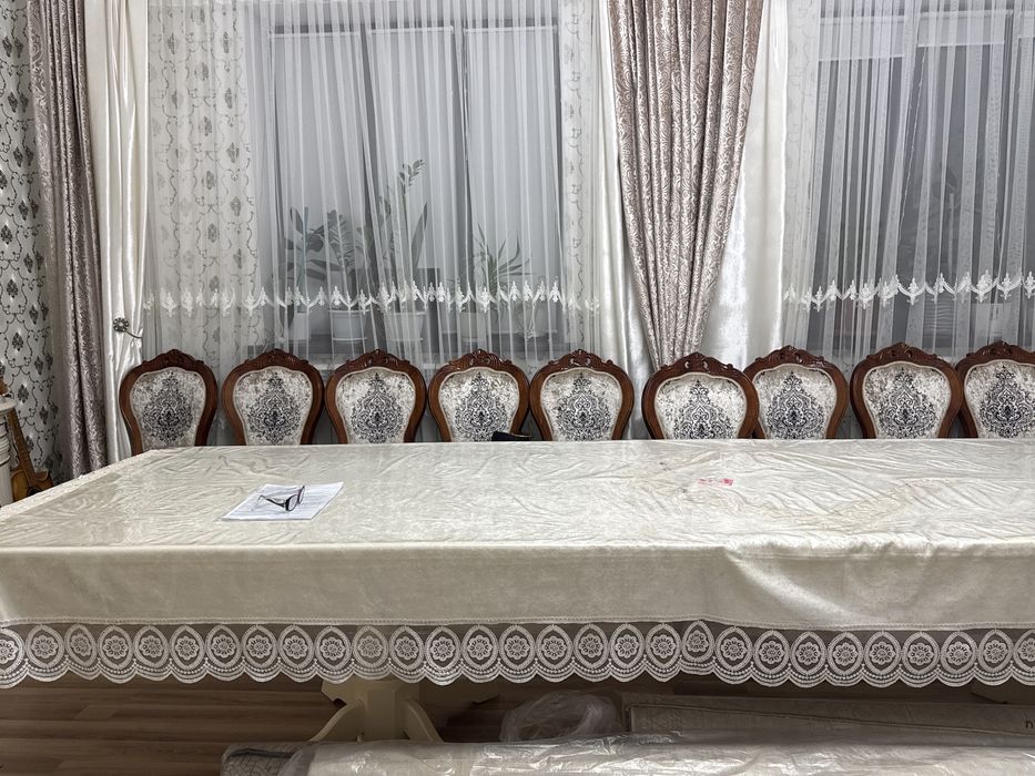 Стол 3,5 метров и 12 стульев