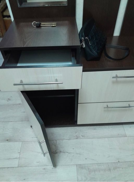 Продам шкаф в прихожую
