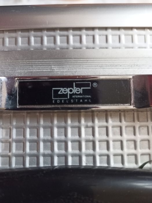 Прибори за хранене Zepter