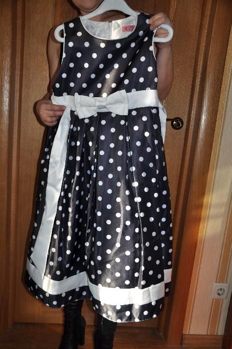 продам платье на девочку