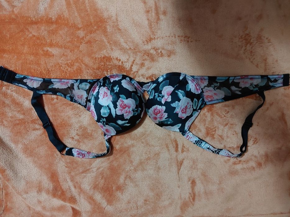 Сутиени и комплекти. Различни модели.