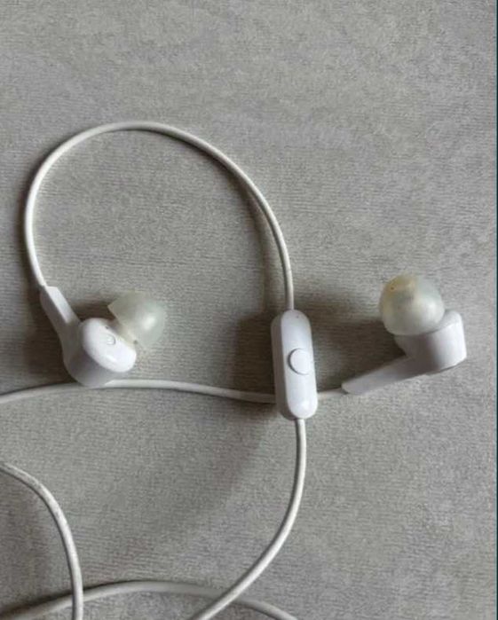 Casti albe cu fir + microfon compatibile iPhone Samsung Huawei Android