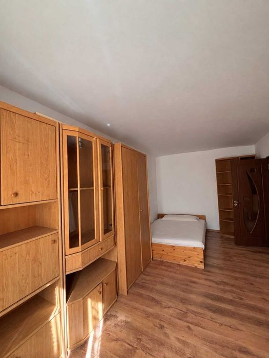 Vând apartament 4 camere decomandat, 79 mp, etaj 3/4 – Lupeni, Bărbăteni