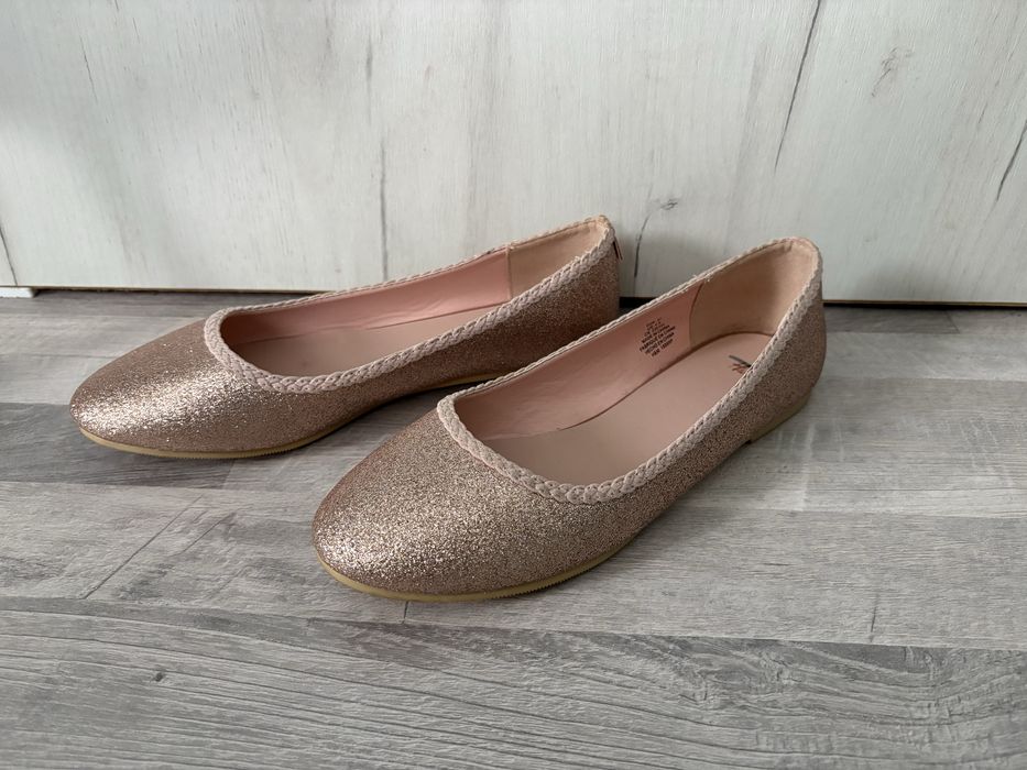Обувки балерини