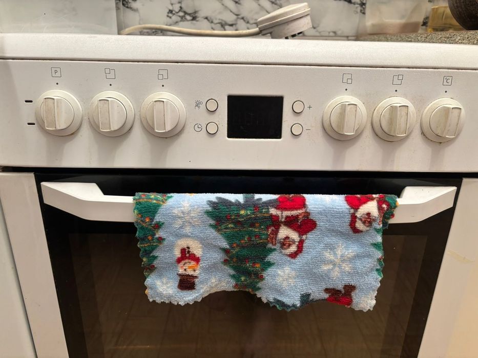 Продам электро плиту в отличном состоянии