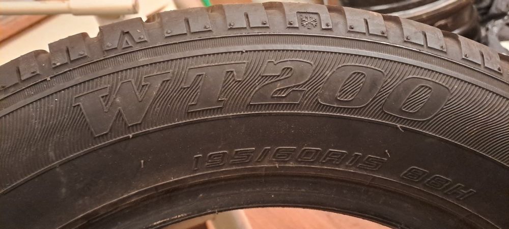 1956015 зимни гуми 195/60R15 4бр супер състояние
