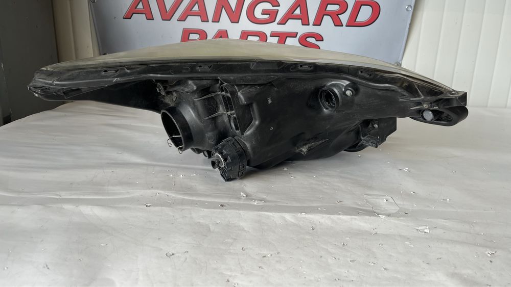 Ляв фар Toyota Verso S 2012-