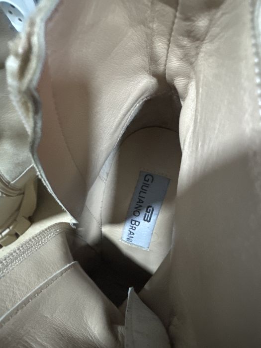 Ботинки бежевые на каблуке