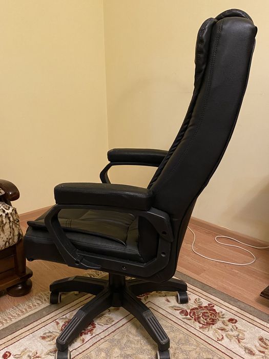 Кожаное кресло