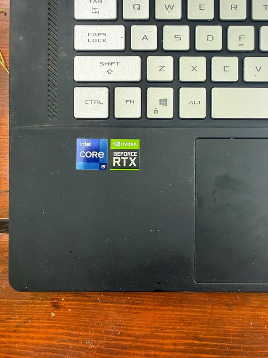 Продавам ASUS ROG Zephyrus M16 GU603ZM