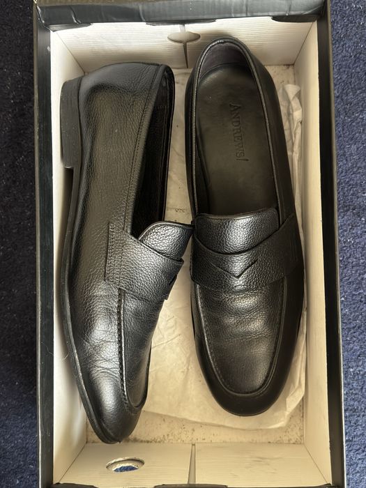 Костюм и обувки Andrews чисто нов