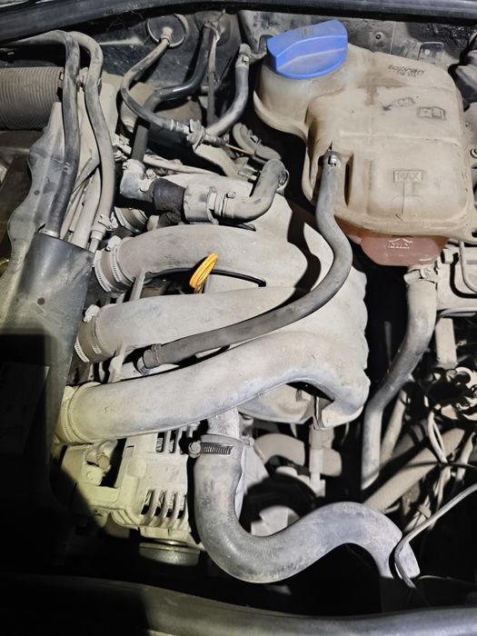 Ауди а4 На части 1,8 125 коня