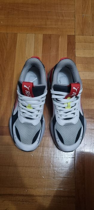 Продаются кроссовки