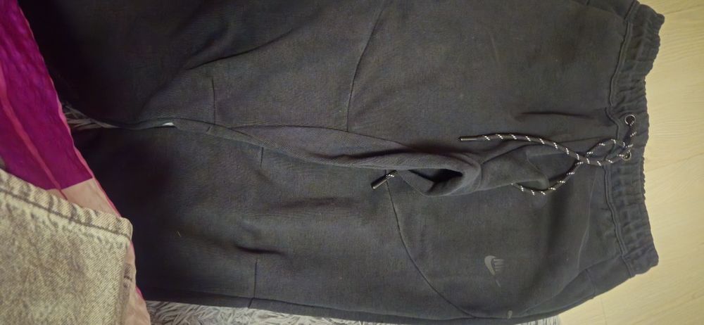 Pantaloni nike tech