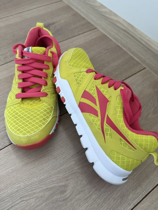 Отлични дамски маратонки Reebok