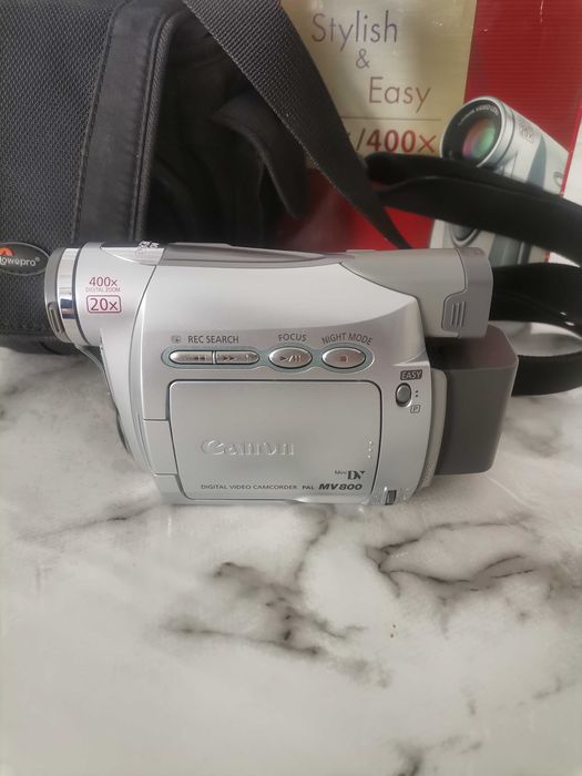 Видеокамера "Canon" MV800
