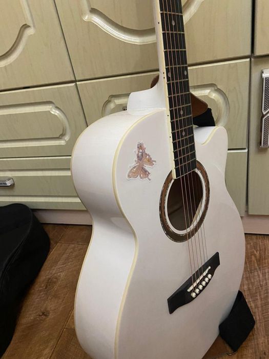 продается гитара в хорошем состоянии