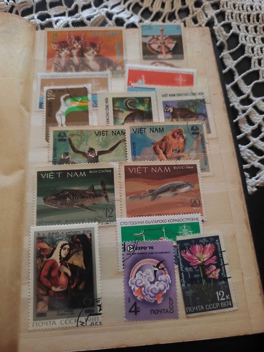 Продавам 2 калсиора с пощенски марки