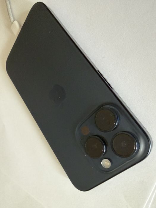 Продам новый Iphone 15 pro 256мб