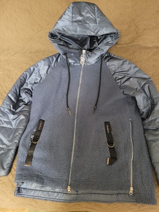 Продам куртку женскую 50размер