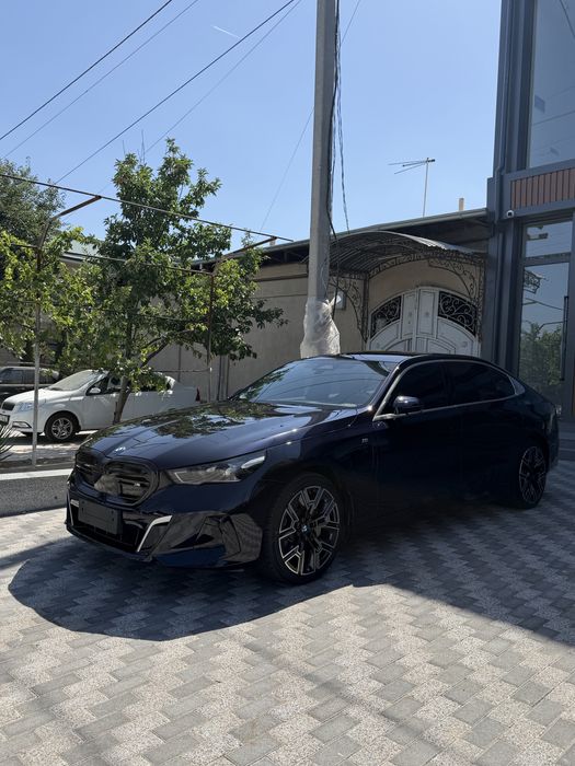 BMW i5 eDrive 40L 2025 Full TV