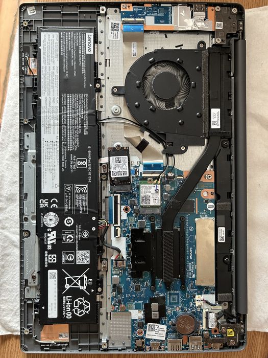 Lenovo IdeaPad Slim 3  i5 12450H  16GB DDR5  512GB SSD