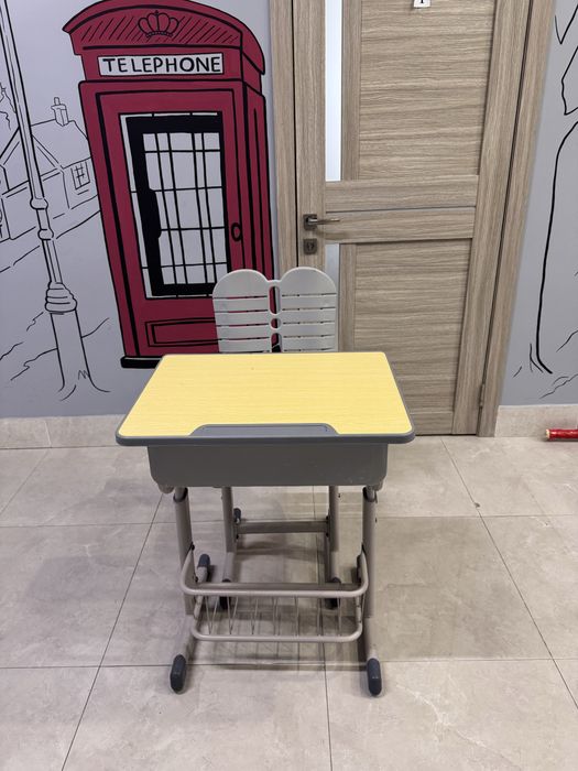 Парта со стулом комплект.