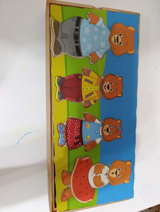 Деревянная развивашка"Одень медвежат"