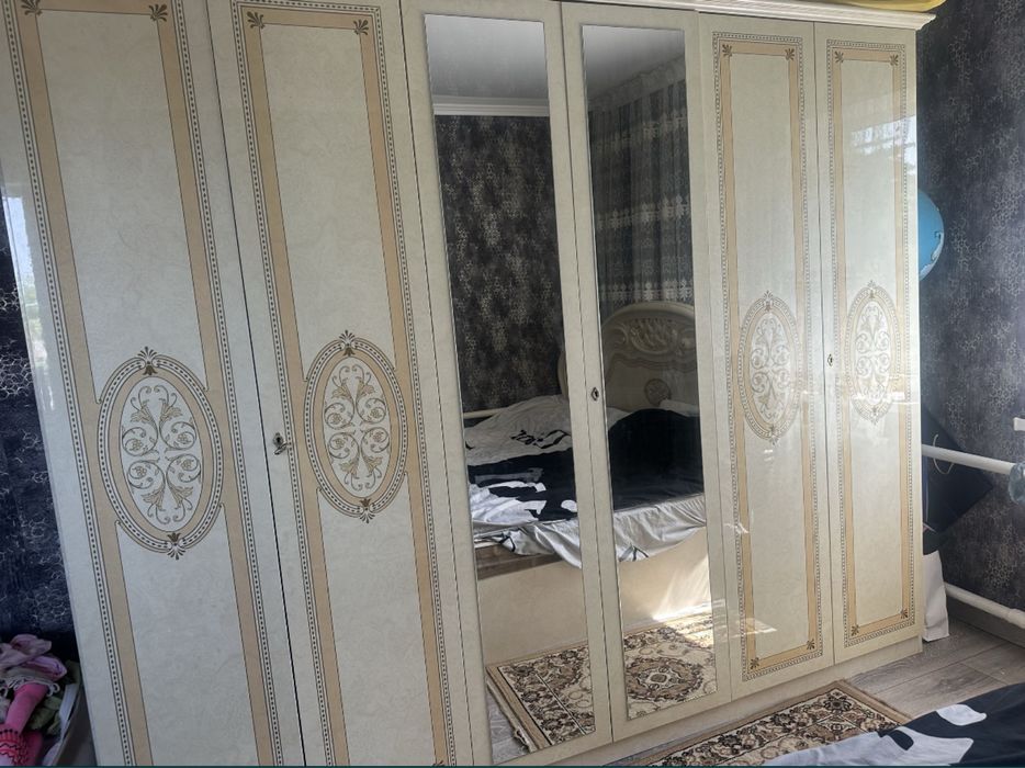 Продам спальный гарнитур Италия