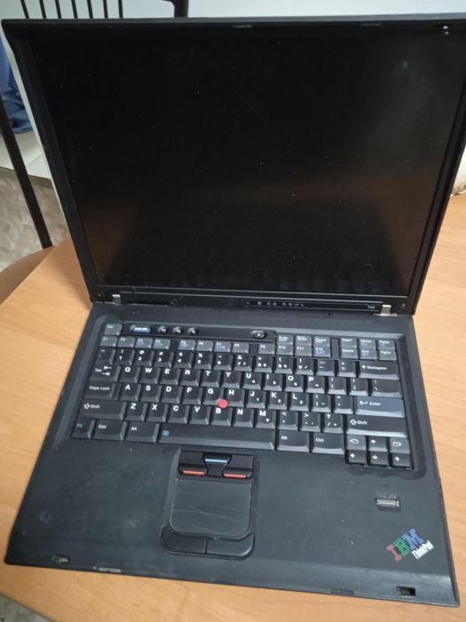 Продам старый ноутбук .