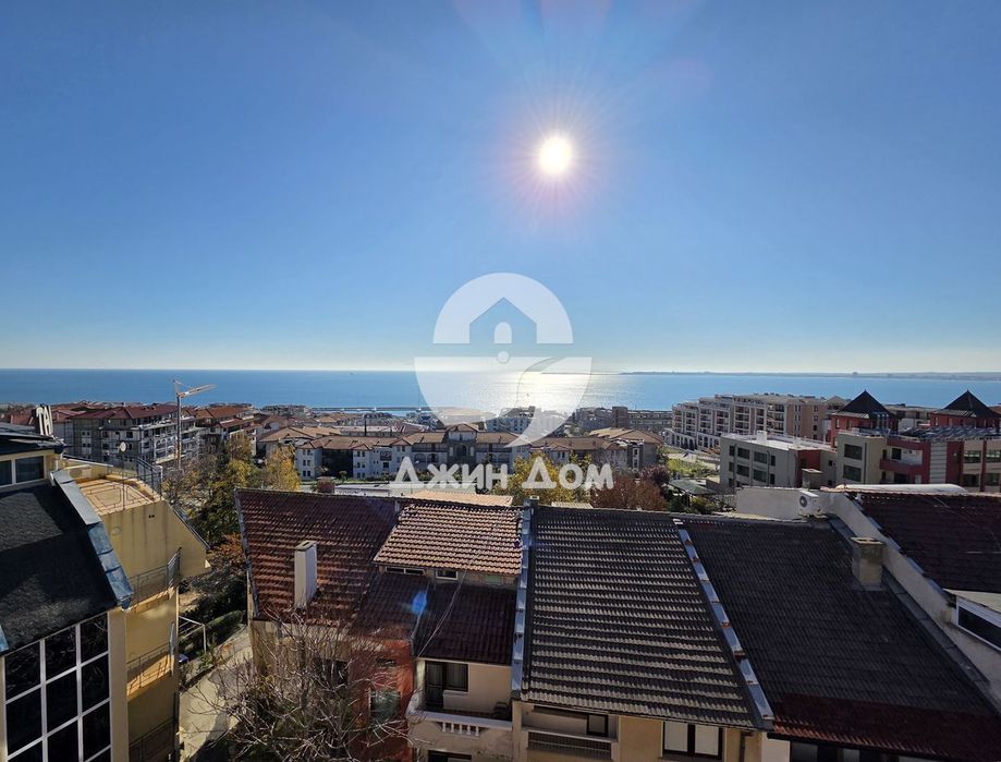 Четиристаен апартамент с ПАНОРАМА МОРЕ в жилищна сграда, гр.Свети Влас