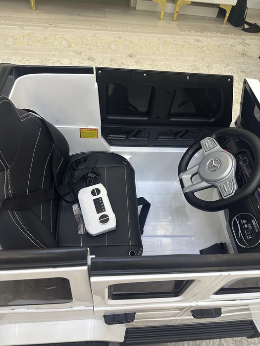 Продаётся детская машинка с пультом новый