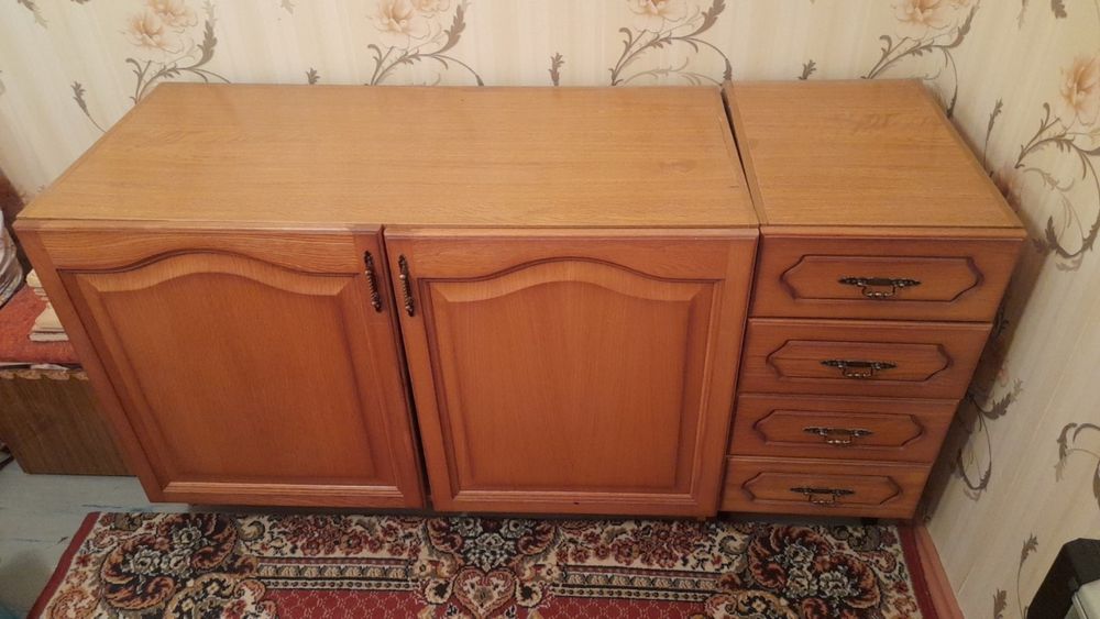 Кухонный гарнитур Орех/массив.