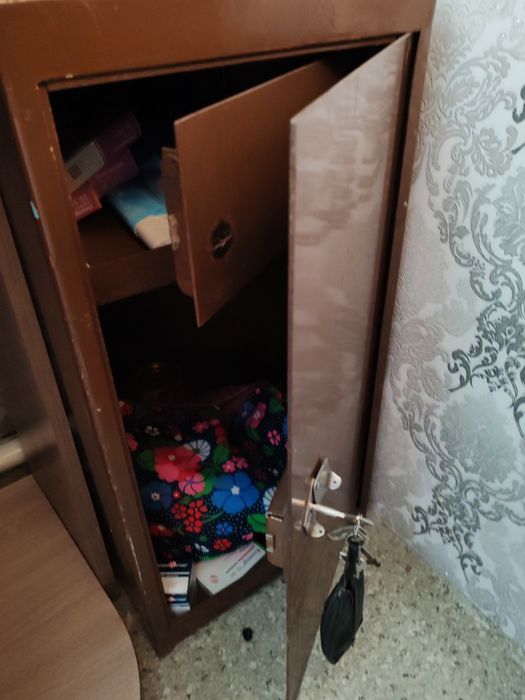 Продам сейф. Удобен.