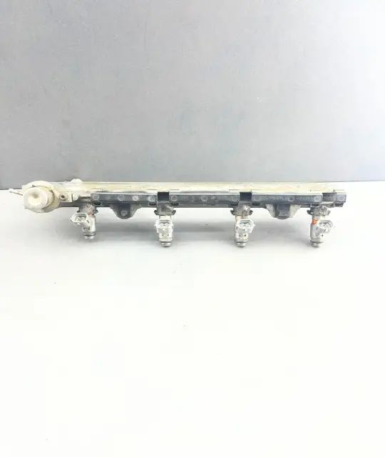 Rampa injectoare COMPLET 036133319 Volkswagen VW Golf 2001