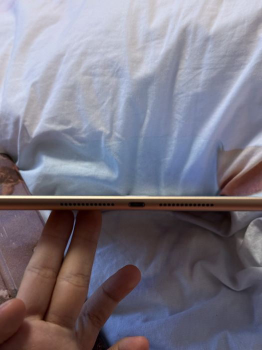 iPad 10.2" (2020) 8th Gen Cellular, vine inclus cu cablu de la istyle și husă pentru Pencil